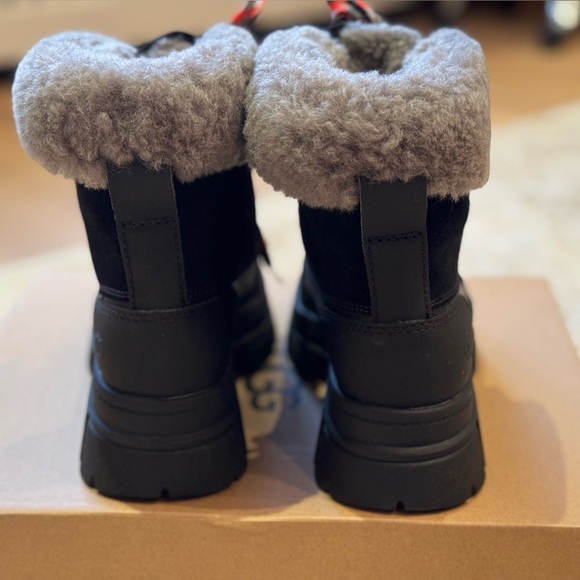 Brand new UGG Aston Addie Boots sz 8.5 - Picture 4 of 6